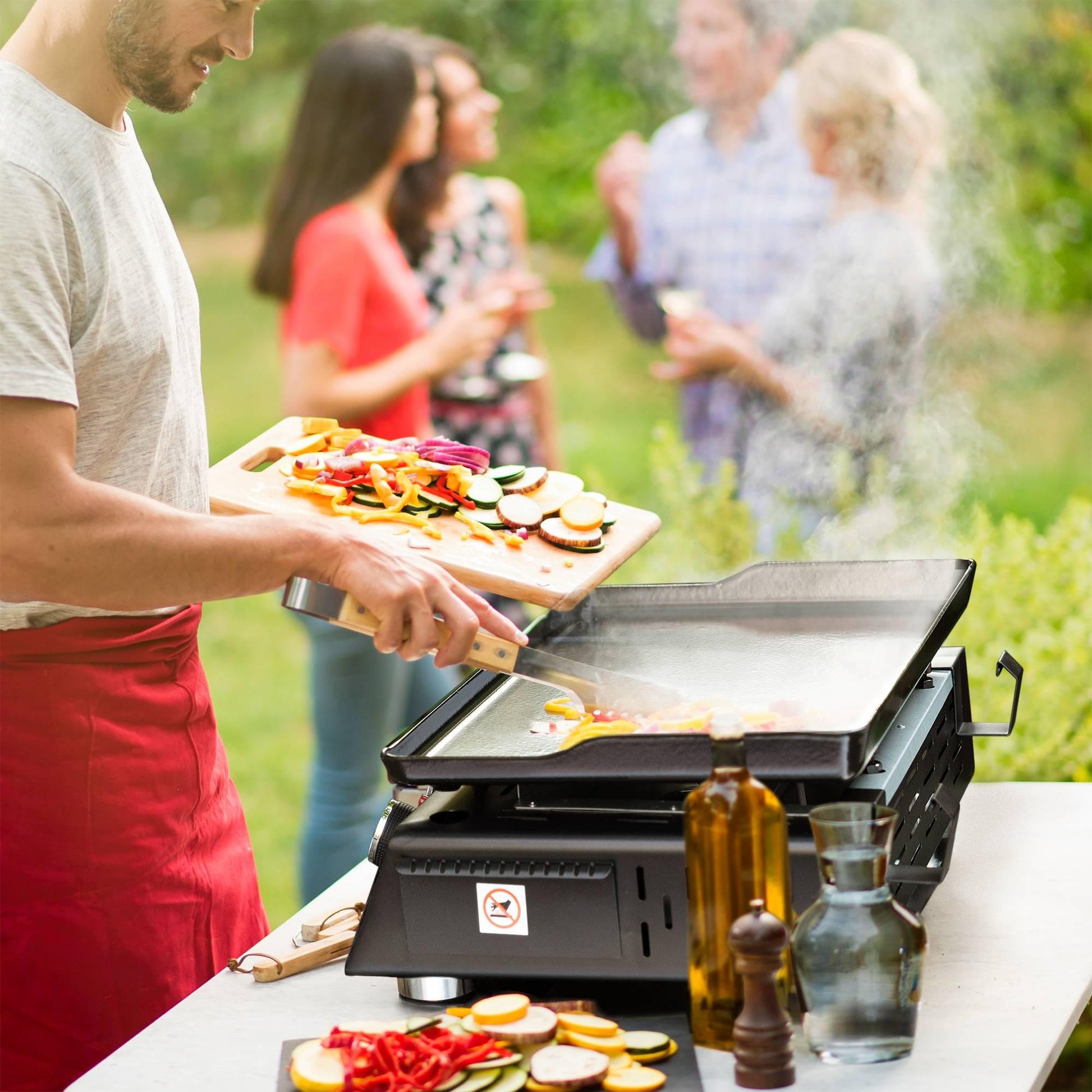 3-Burner Portable Gas Griddle with Lid - Royal Gourmet